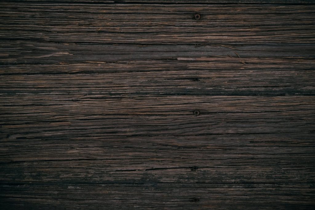 Madera marrón oscuro